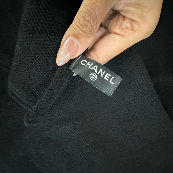 Chanel cashmere black scarf - Picture 3 of 5